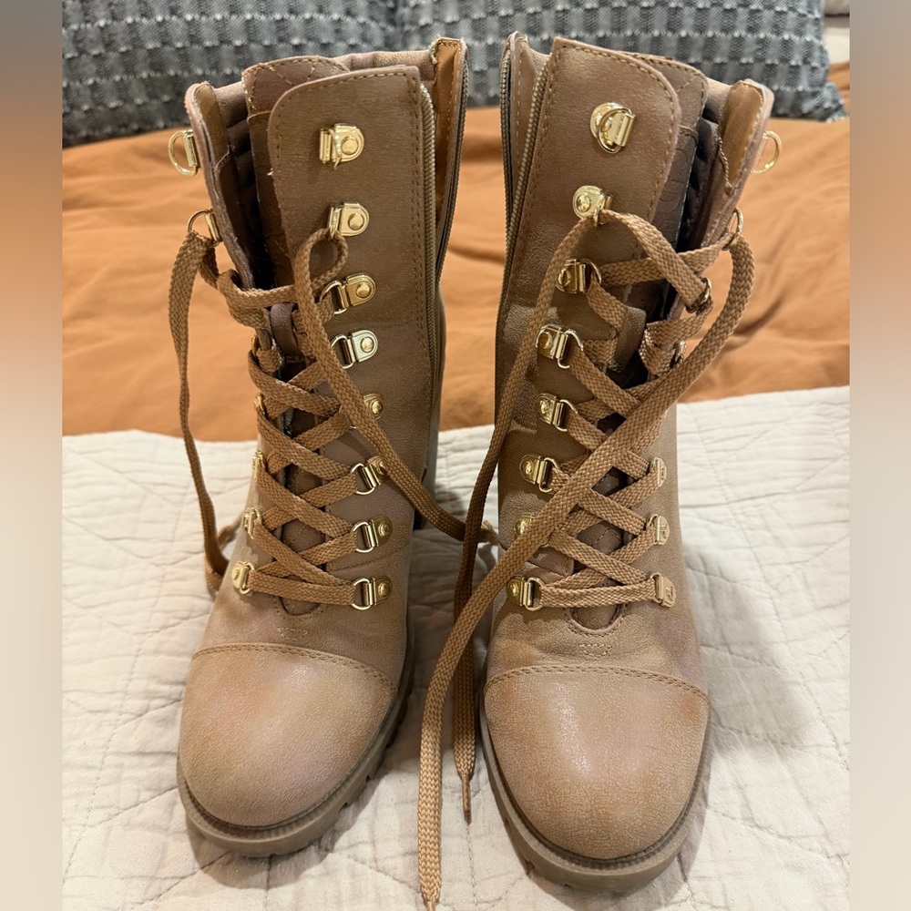 GUESS Ankle boots